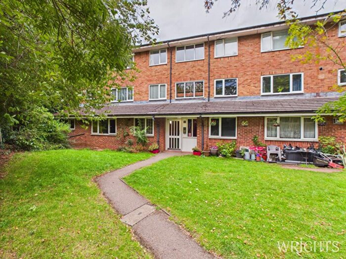 1 Bedroom Flat For Sale In Russett Wood, Welwyn Garden City, AL7