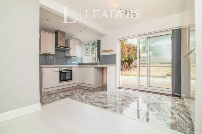 3 Bedroom Semi-Detached House To Rent In Meadfoot Avenue, B14