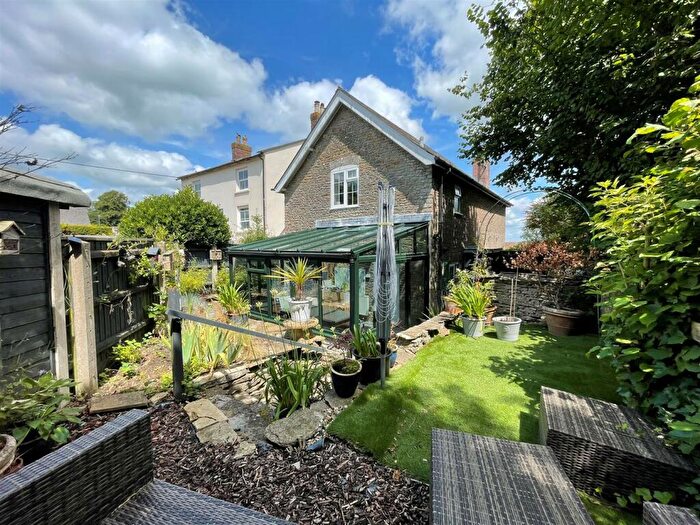 2 Bedroom Detached House For Sale In Wood Lane, Stalbridge Sturminster Newton, DT10