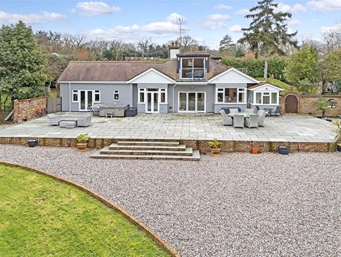4 Bedroom Detached House For Sale In The Chase, Rochford, Essex, SS4