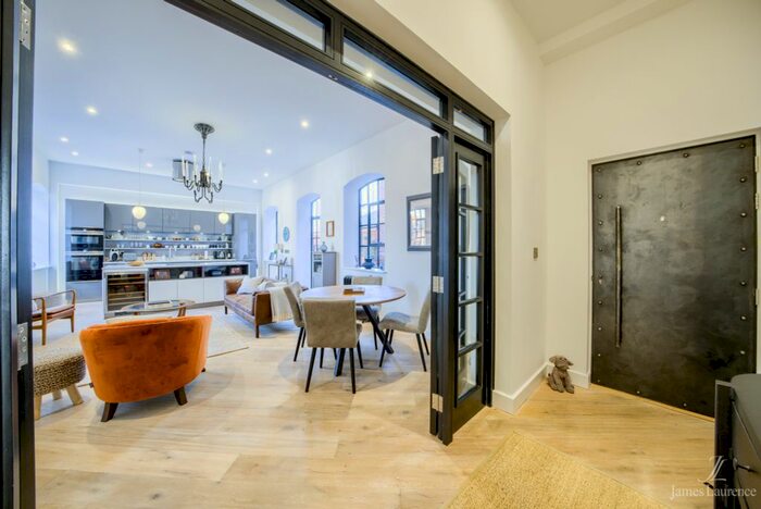 3 Bedroom Flat To Rent In St. Pauls Square, Birmingham, B3