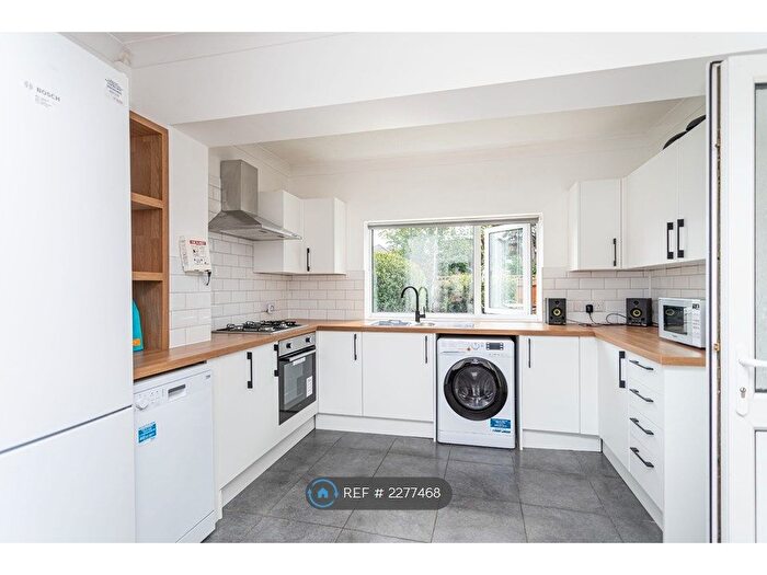 6 Bedroom Detached House To Rent In Osborne Road, Bournemouth, BH9