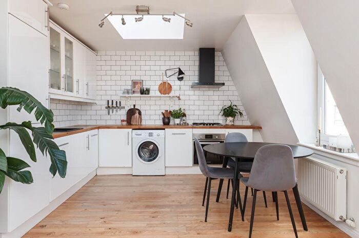 2 Bedroom Duplex For Sale In Merchiston Avenue, Edinburgh, EH10