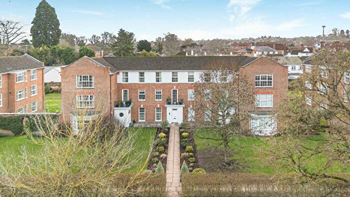 3 Bedroom Flat For Sale In Phyllis Court Drive, Henley-On-Thames, RG9