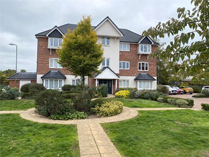 2 Bedroom Flat For Sale In Scholars Place, Walton-On-Thames, KT12