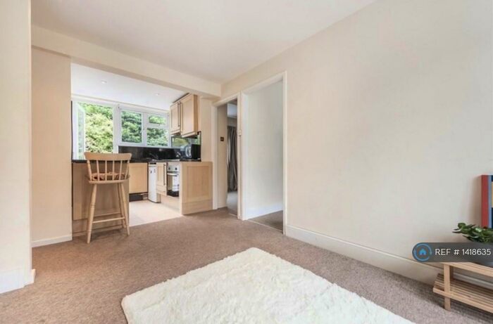 2 Bedroom Flat To Rent In Clifton Village, Bristol, BS8