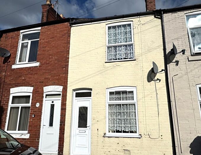 2 Bedroom Terraced House For Sale In Hawthorne Street, Chesterfield, S40