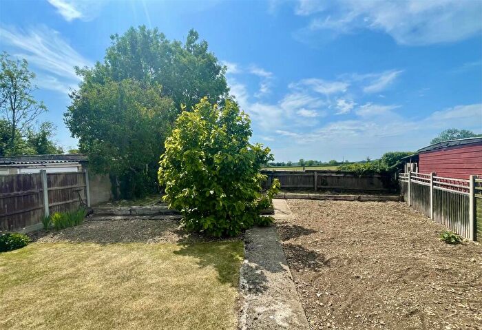 3 Bedroom Bungalow For Sale In Riverway, South Cerney, GL7