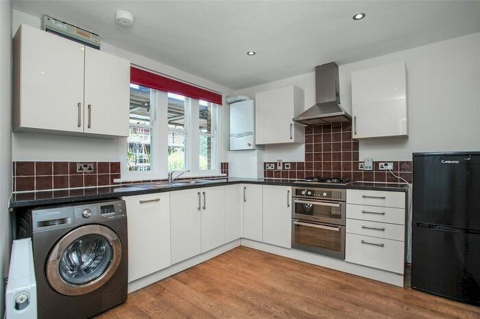 3 Bedroom End Of Terrace House To Rent In Gateway Mews, Shacklewell Lane, London, E8