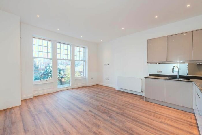2 Bedroom Flat To Rent In Queens Avenue, Muswell Hill, N10