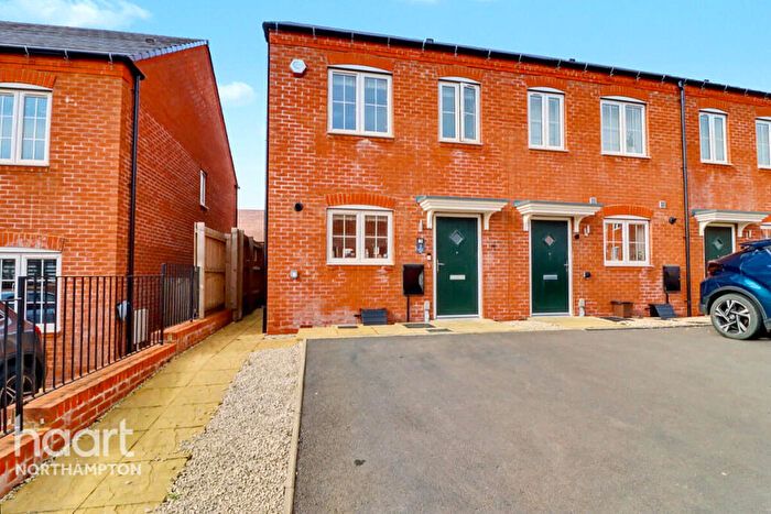 2 Bedroom End Of Terrace House For Sale In Chestnut Lane, Northampton, NN7