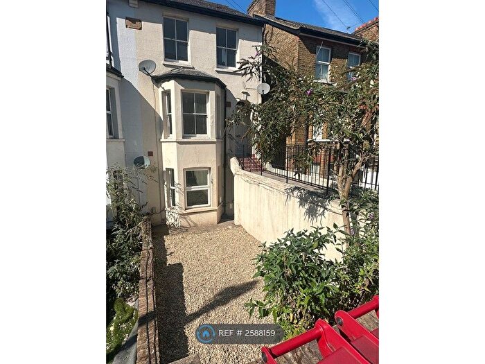 2 Bedroom Semi-Detached House To Rent In Stoke Road, Slough, SL2