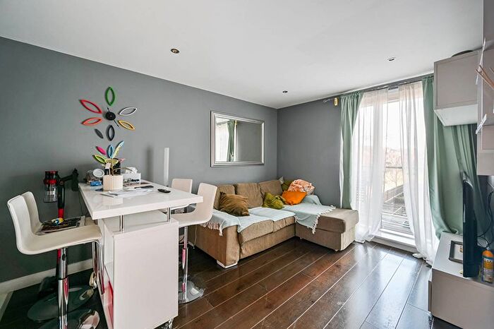 1 Bedroom Flat To Rent In Connington Road, Lewisham, London, SE13