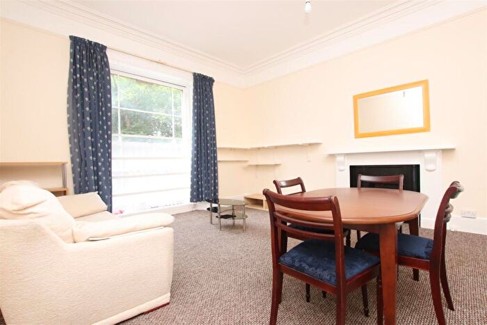 3 Bedroom Flat To Rent In Hillstead House, Weston Park East, Bath, BA1