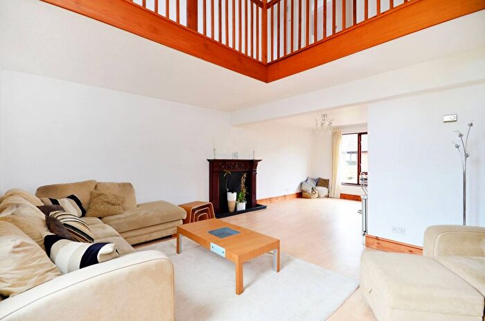 2 Bedroom Maisonette To Rent In Mallard Place, Teddington, Twickenham, TW1