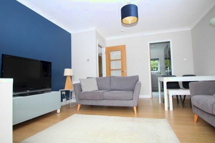 2 Bedroom Flat To Rent In Theresas Walk, South Croydon, CR2