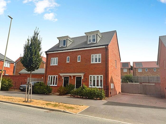 3 Bedroom Semi-Detached House For Sale In Greenkeepers Avenue, Basingstoke, Hampshire, RG23