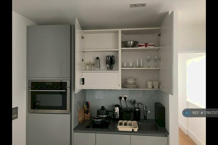 2 Bedroom Flat To Rent In Arrowhead House, Luton, LU4