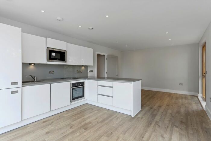 2 Bedroom Flat To Rent In East Acton Lane, London, W3