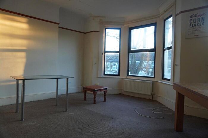 2 Bedroom Apartment To Rent In Kings Road, London, E11