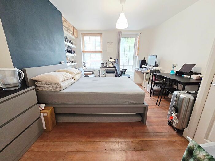 3 Bedroom Flat To Rent In Holloway Road, London, N7