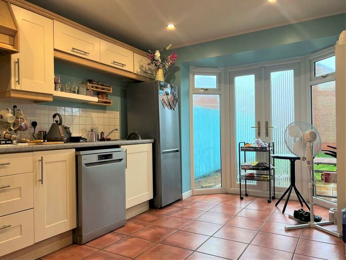 4 Bedroom House To Rent In Queen Elizabeth Drive, Swindon, SN25