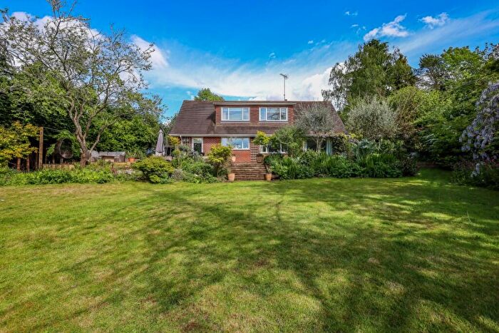 4 Bedroom Detached House For Sale In East Hill Drive, Liss, Hampshire, GU33