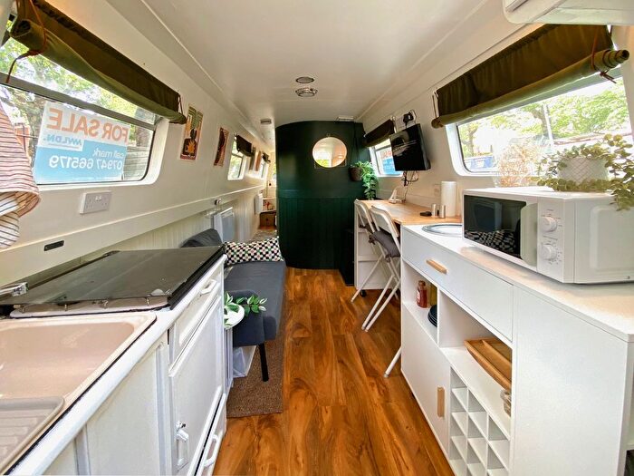 1 Bedroom Houseboat For Sale In Maida Vale Avenue, Regents Canal, London, W2