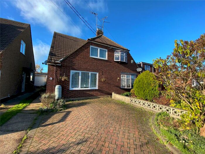 Houses for sale & to rent in SS7 4EL, Bartley Road, St Benfleet