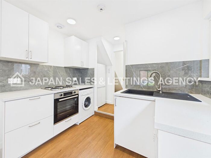 2 Bedroom Flat To Rent In Winchester Street, Acton, W3