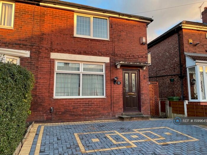 3 Bedroom Semi-Detached House To Rent In Bell Clough Road, Manchester, M43