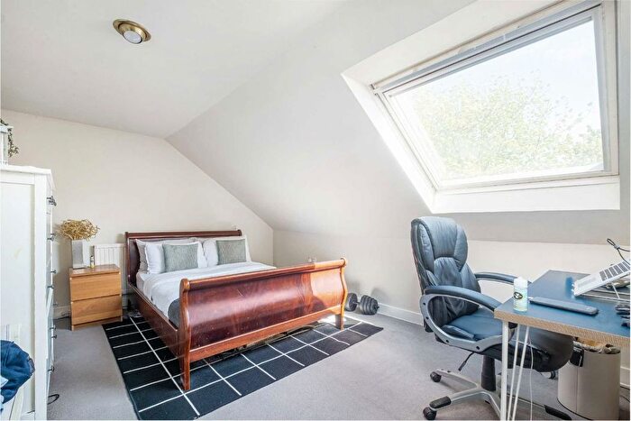 3 Bedroom Flat To Rent In Lewin Road, Streatham, SW16