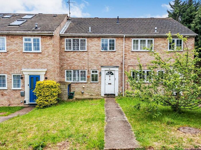 3 Bedroom Terraced House To Rent In Valmeade Close, Hook, RG27