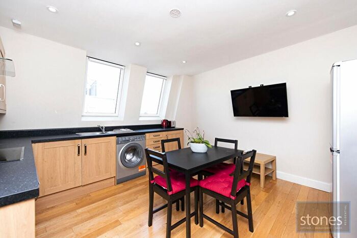 3 Bedroom Apartment To Rent In Camden Road, London, N7