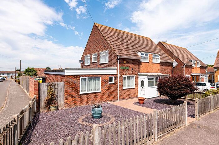 3 Bedroom Semi-Detached House For Sale In Roundel Close, Teynham, Sittingbourne, ME9