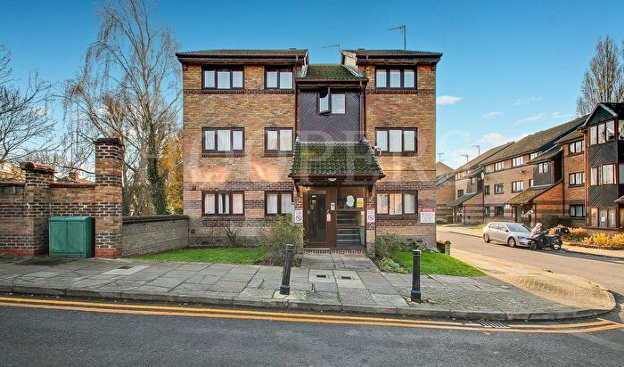 1 Bedroom Flat For Sale In Harp Island Close, London, NW10