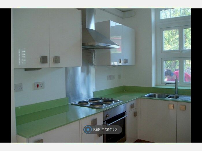 1 Bedroom Flat To Rent In West Wycombe Road, High Wycombe, HP11