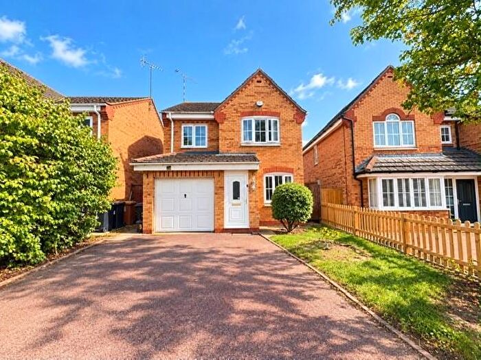 3 Bedroom Detached House To Rent In Hopton Close, Daventry, NN11