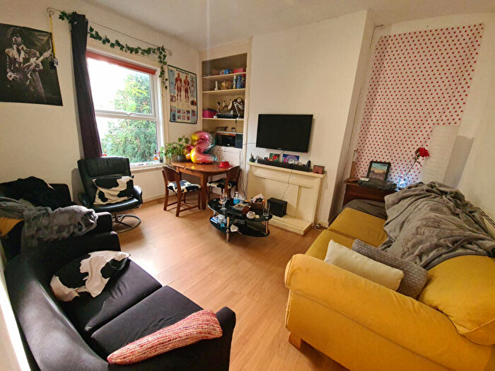 4 Bedroom House To Rent In Victoria Road, Leeds, LS6