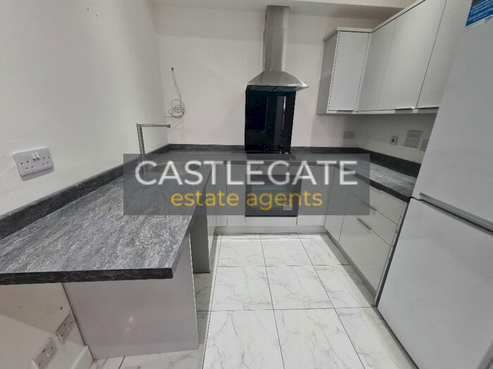 1 Bedroom Studio To Rent In Greenhead Road, Huddersfield, HD1