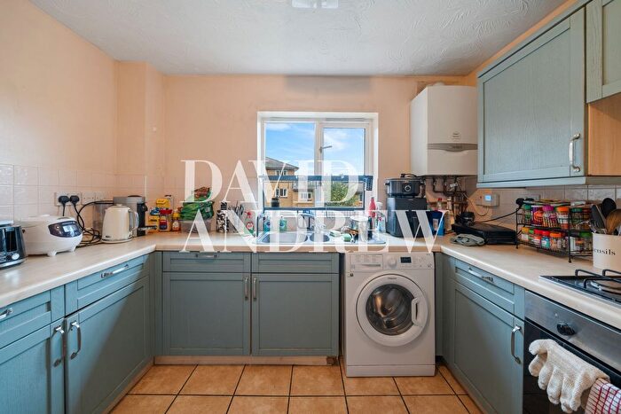 2 Bedroom Flat To Rent In Castleview Close, London, N4