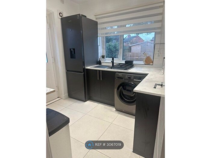 3 Bedroom Semi-Detached House To Rent In Lindsay Avenue, Northampton, NN3