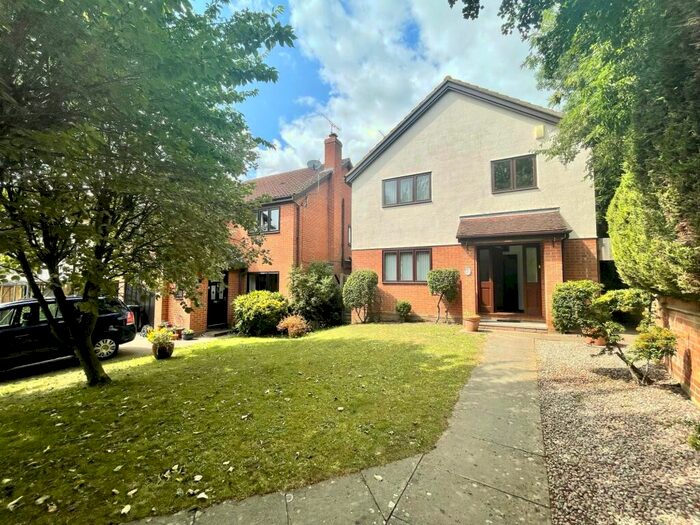 4 Bedroom Detached House To Rent In The Hawthorns, Ware, SG12