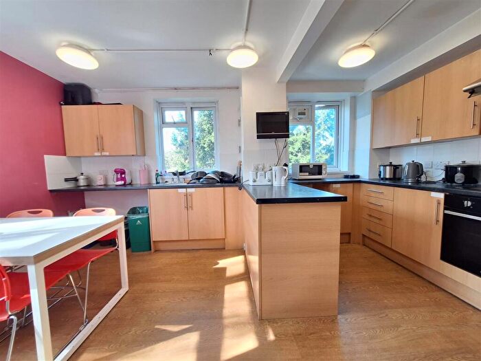 1 Bedroom Private Hall To Rent In Room Martindale Court, RG1