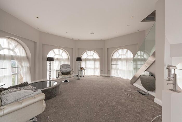 3 Bedroom Flat To Rent In Princess Park Manor, Royal Drive, N11