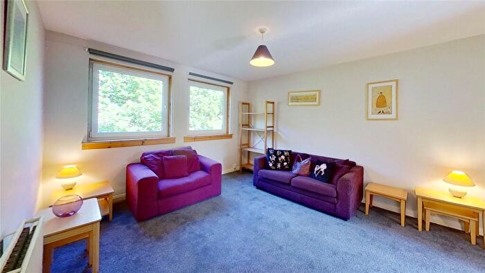 2 Bedroom Flat To Rent In New Johns Place, Edinburgh, EH8