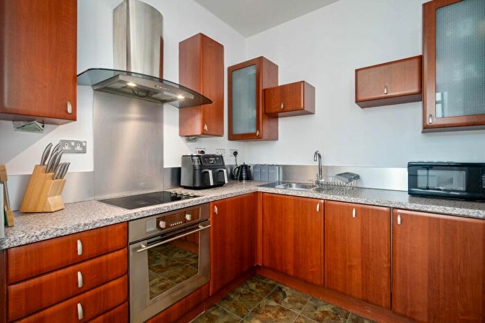 1 Bedroom Apartment For Sale In Cavendish Court, Drighlington, BD11