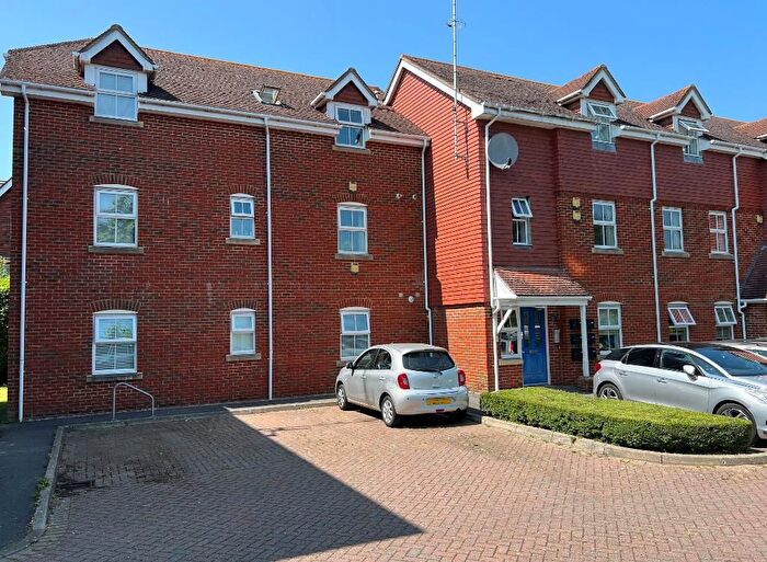 2 Bedroom Flat To Rent In Swallowmead, College Hill, Steyning, West Sussex, BN44