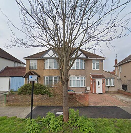 6 Bedroom Town House To Rent In Beechwood Avenue, South Harrow, HA2