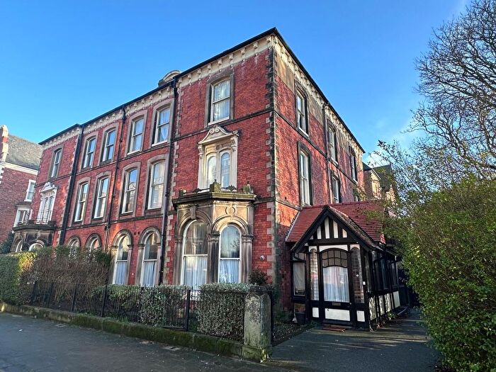 2 Bedroom Flat For Sale In Prince Of Wales Terrace, Scarborough, YO11